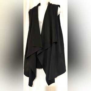 Cable & Gauge XL black, blanket vest w/pockets.